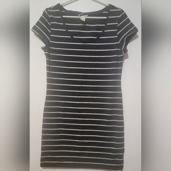 H&M Dresses & Skirts - H&M Dress